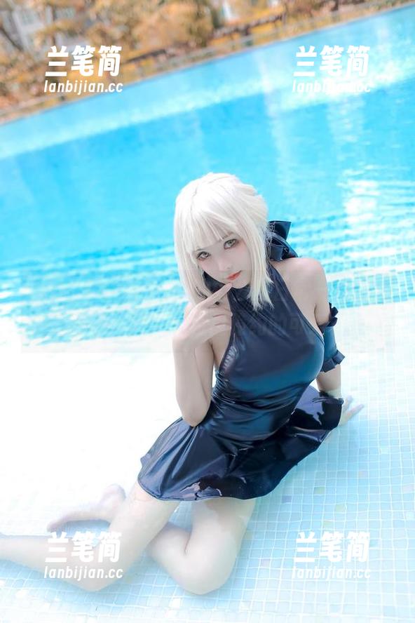 Kitkat Cosplay Kitkat Cosplay的办公室日常——最新图集,简单暮色里隐约的可爱。